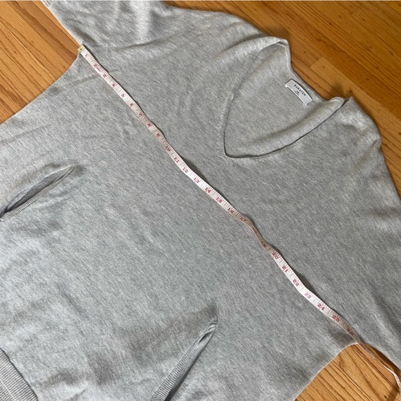 Aritzia Babaton Baylor Grey V-neck Sweater size S/M - Picture 7 of 11